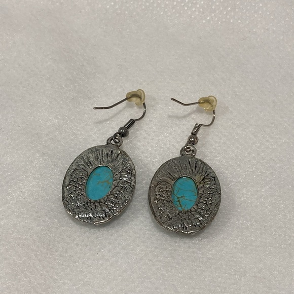 NWOT - Silvertone & Turquoise Butterfly Pendant Chain Necklace & Earring Set - Picture 9 of 13